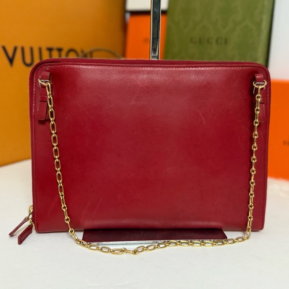 Auth CÈLINE Preowned Burgundy Leather Shoulder Bag with Gold Chain - Picture 6 of 17